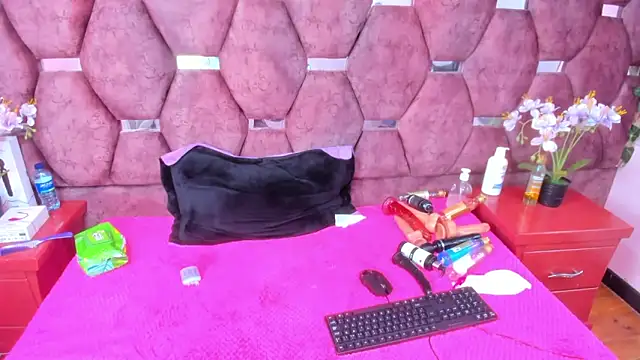 SaraLoveee  online show from 11, 3, 2025