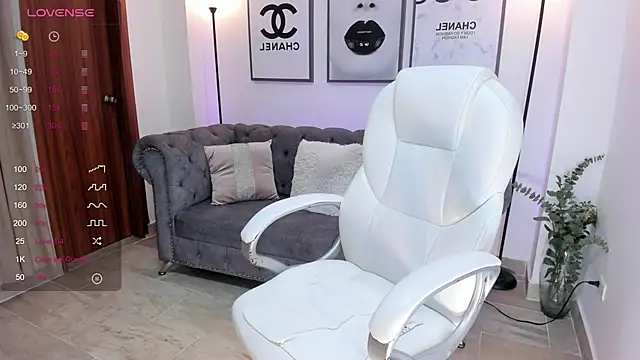 naomii campbell  online show from 1, 3, 2025