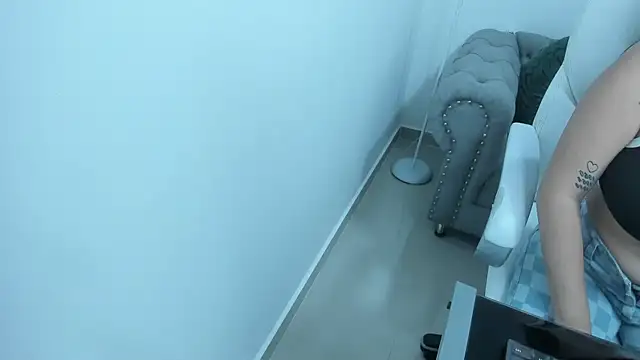 naomii campbell  online show from 18, 10, 2025