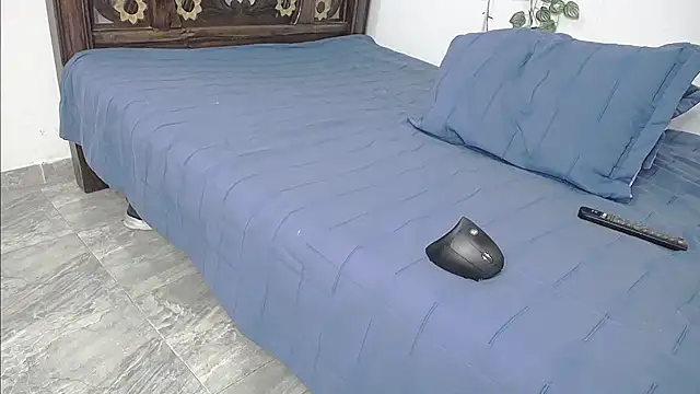 DominaLeona online show from 4, 6, 2026