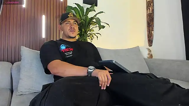 Snapshot of lucasanto_ chatting on 2, 2, 2026 lucasanto online show from 2, 2, 2026