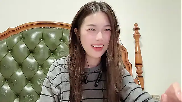 Sweet-Angel999 online show from 13, 4, 2026