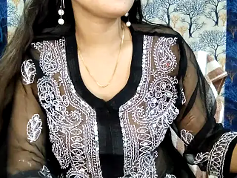 Snapshot of Aarvi_Arora chatting on 2, 11, 2025 Aarvi Arora online show from 2, 11, 2025