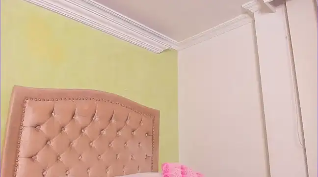 Snapshot of Luciluu20 chatting on 4, 2, 2025 Luciluu20 online show from 4, 2, 2025