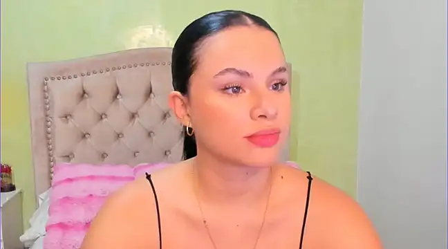 Snapshot of Luciluu20 chatting on 8, 1, 2025 Luciluu20 online show from 8, 1, 2025