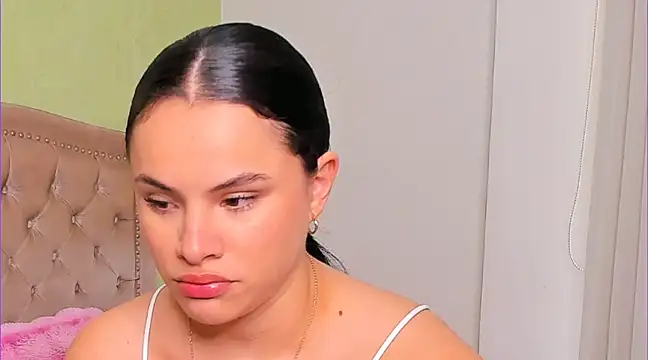 Snapshot of Luciluu20 chatting on 27, 2, 2025 Luciluu20 online show from 27, 2, 2025