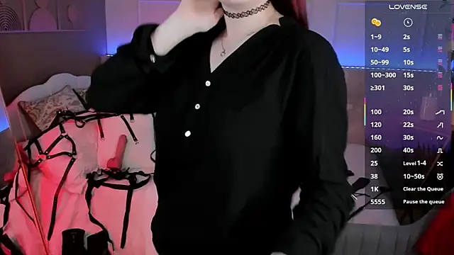 Lily Moonlight online show from 18, 4, 2026