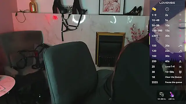 Lily Moonlight online show from 14, 4, 2026