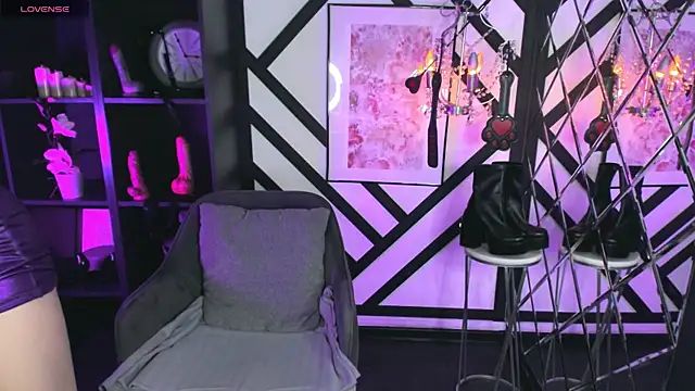Lily Moonlight online show from 6, 5, 2026