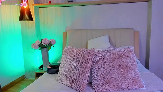 Snapshot of CamilleLynn chatting on 4, 10, 2025 CamilleLynn online show from 4, 10, 2025