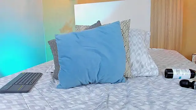 Snapshot of CamilleLynn chatting on 25, 2, 2025 CamilleLynn online show from 25, 2, 2025