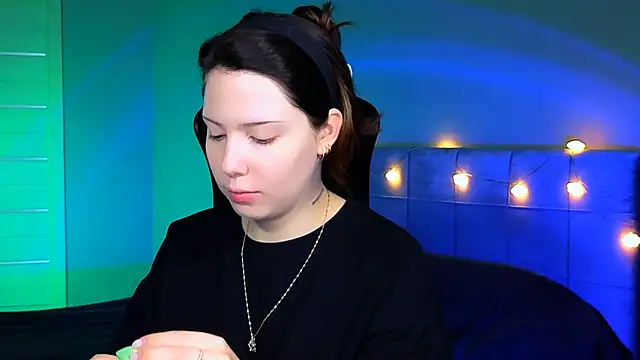 Stacy Gonzales  online show from 13, 2, 2025