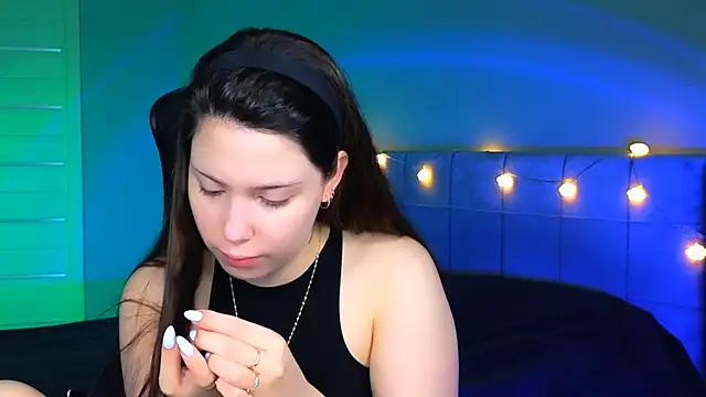 Stacy Gonzales  online show from 23, 3, 2025