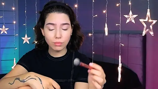 Stacy Gonzales  online show from 28, 9, 2025