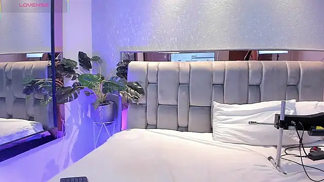 RoseTaylor   online show from 4, 12, 2025