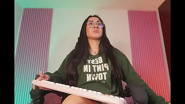 leila petitee  online show from 22, 2, 2026