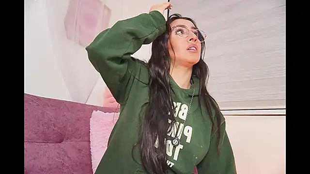 leila petitee  online show from 16, 11, 2025