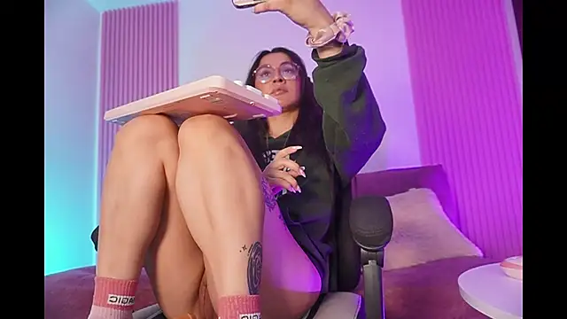 leila petitee  online show from 8, 2, 2026