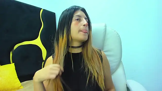 GiaRoussel online show from 11, 3, 2025