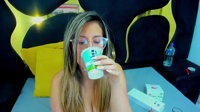 GiaRoussel online show from 9, 9, 2025