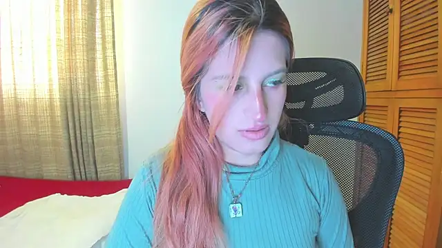 Snapshot of GiaRoussel chatting on 7, 7, 2026 GiaRoussel online show from 7, 7, 2026