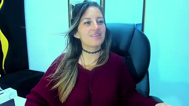 GiaRoussel online show from 5, 12, 2025