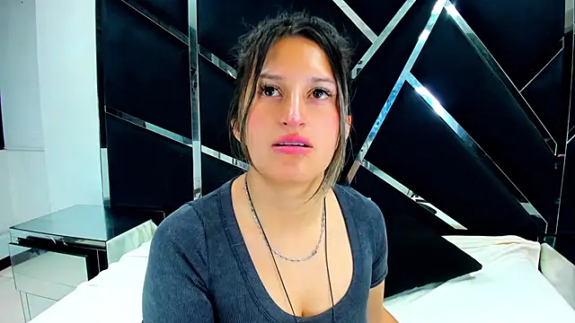 GiaRoussel online show from 14, 12, 2025