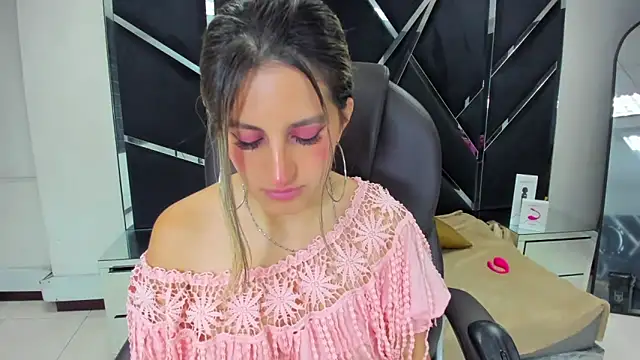 GiaRoussel online show from 30, 9, 2025