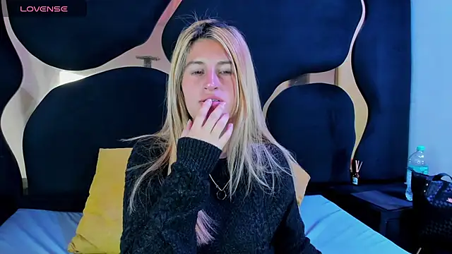 GiaRoussel online show from 12, 2, 2026