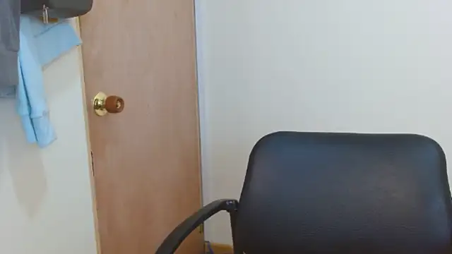 Snapshot of JessicaRabbit04 chatting on 10, 3, 2025 JessicaRabbit04 online show from 10, 3, 2025