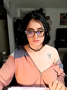 Lin-cute online show from 4, 3, 2025