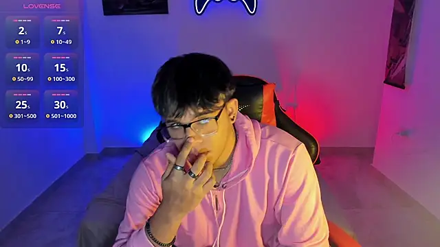 Snapshot of LuciferM_Star chatting on 6, 11, 2025 LuciferM Star online show from 6, 11, 2025