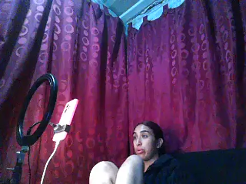 ifeelverywet andhot online show from 3, 3, 2025