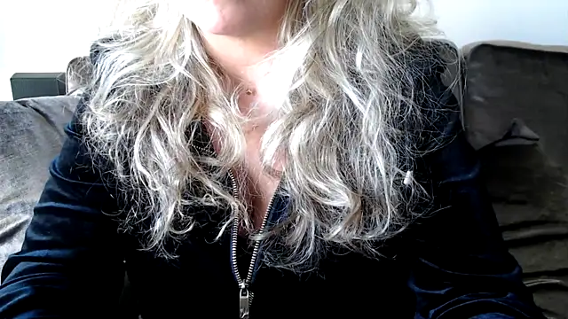 JenniLowen online show from 6, 3, 2025