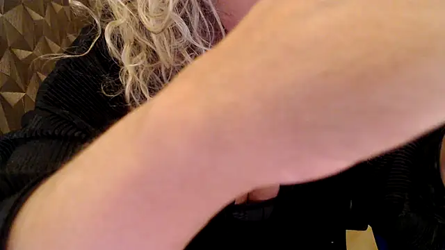 JenniLowen online show from 1, 12, 2025