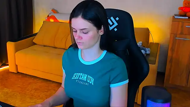 Lora Cain online show from 15, 1, 2025