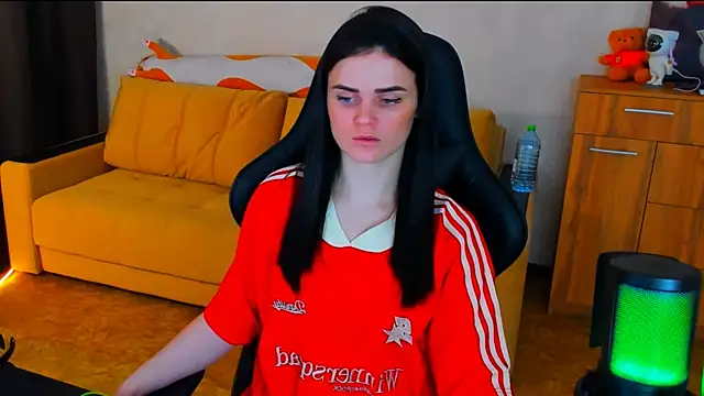 Lora Cain online show from 24, 1, 2025