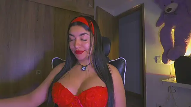 Layla Nicols online show from 12, 7, 2026