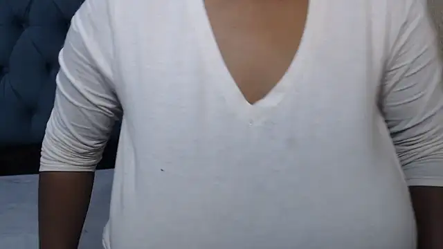 FlavoredNia online show from 4, 3, 2025