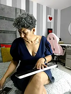 Julianewell online show from 1, 12, 2025