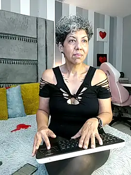 Julianewell online show from 15, 12, 2025