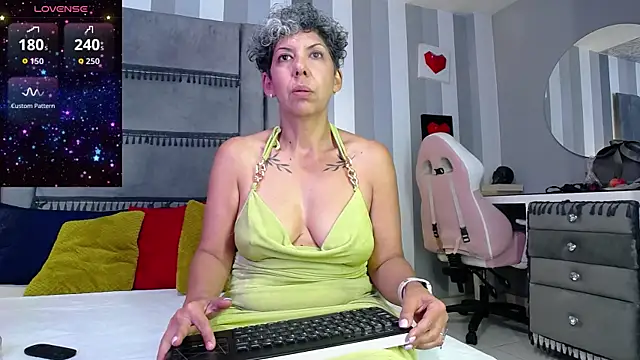 Snapshot of Julianewell chatting on 29, 5, 2026 Julianewell online show from 29, 5, 2026
