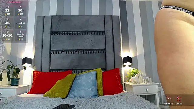 Julianewell online show from 9, 10, 2025