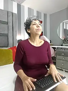 Julianewell online show from 10, 11, 2025