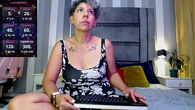 Snapshot of Julianewell chatting on 23, 5, 2026 Julianewell online show from 23, 5, 2026