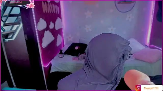 Snapshot of kiki_cavilll chatting on 18, 12, 2025 kiki cavilll online show from 18, 12, 2025