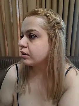 Snapshot of cansuozell chatting on 22, 4, 2026 cansuozell online show from 22, 4, 2026