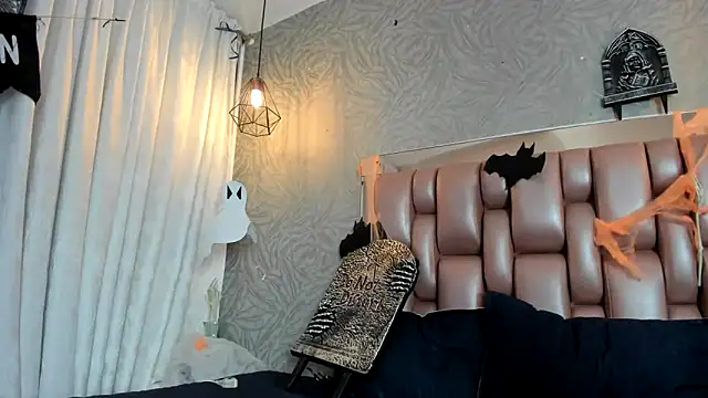 KOURTNEY-- online show from 23, 10, 2025