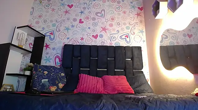 KOURTNEY-- online show from 18, 3, 2025