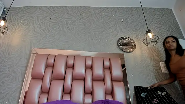 KOURTNEY-- online show from 2, 12, 2025